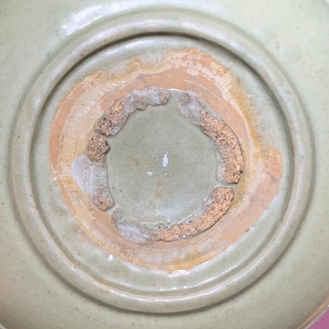 古玩陶瓷龍泉青瓷暗刻花卉紋盤真品鑒賞圖