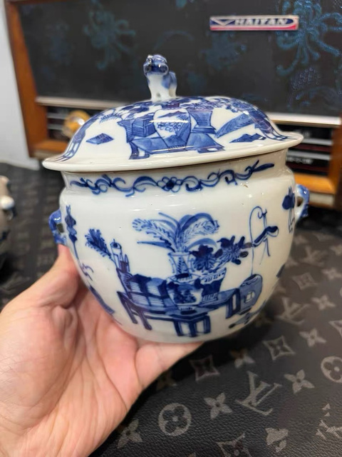 古玩陶瓷青花博古花卉紋蓋罐真品鑒賞圖