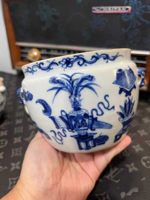 古玩陶瓷青花博古花卉紋蓋罐真品鑒賞圖