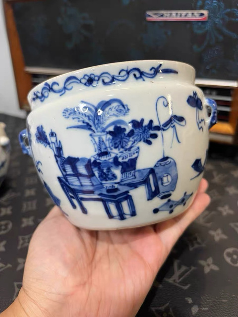 古玩陶瓷青花博古花卉紋蓋罐真品鑒賞圖