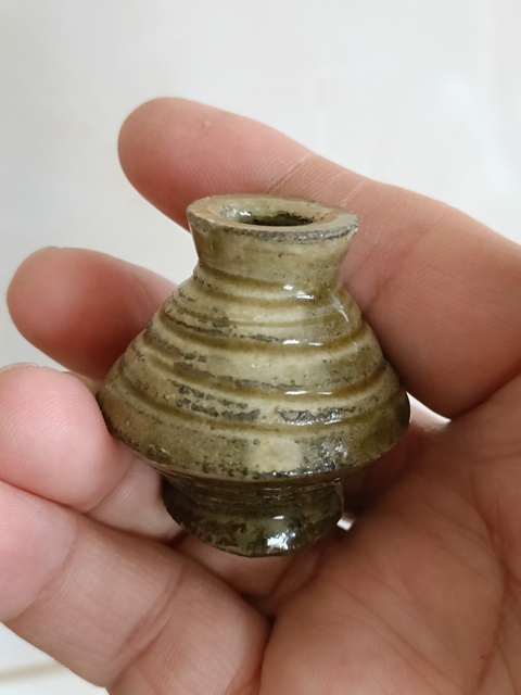 古玩陶瓷罕見唐代越窯青瓷弦紋賞瓶拍賣，當前價格299元