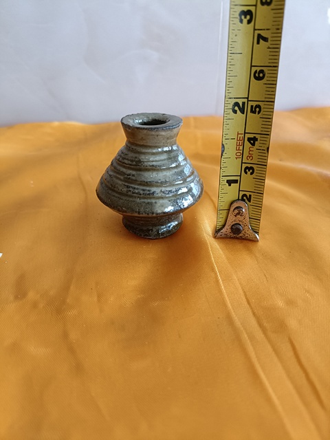 古玩陶瓷罕見唐代越窯青瓷弦紋賞瓶拍賣，當前價格299元