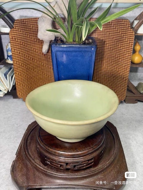 古玩陶瓷龍泉青瓷碗真品鑒賞圖