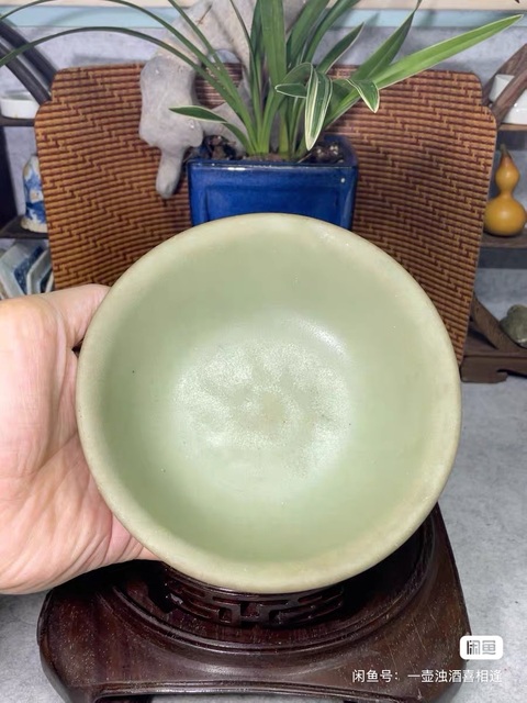 古玩陶瓷龍泉青瓷碗真品鑒賞圖