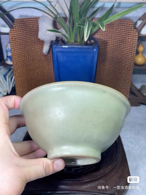 古玩陶瓷龍泉青瓷碗真品鑒賞圖