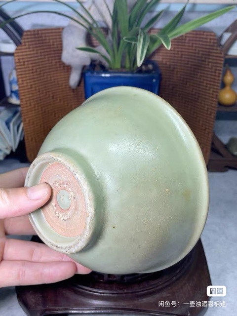 古玩陶瓷龍泉青瓷碗真品鑒賞圖