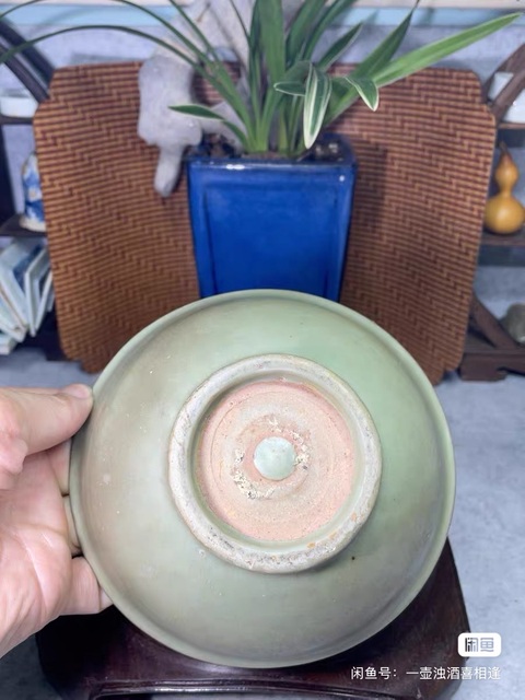 古玩陶瓷龍泉青瓷碗真品鑒賞圖