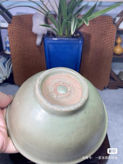 古玩陶瓷龍泉青瓷碗真品鑒賞圖