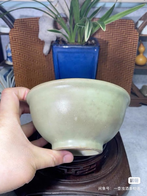 古玩陶瓷龍泉青瓷碗真品鑒賞圖