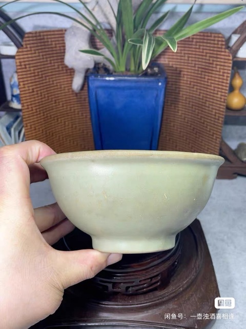 古玩陶瓷龍泉青瓷碗真品鑒賞圖