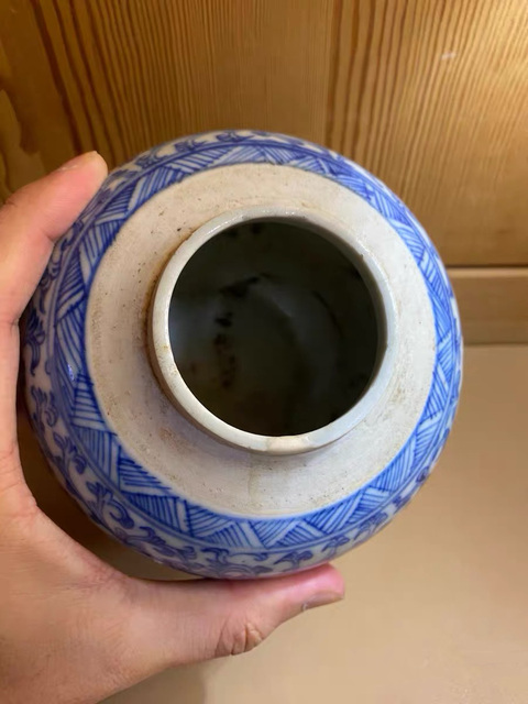 古玩陶瓷青花纏枝花卉喜字紋罐真品鑒賞圖