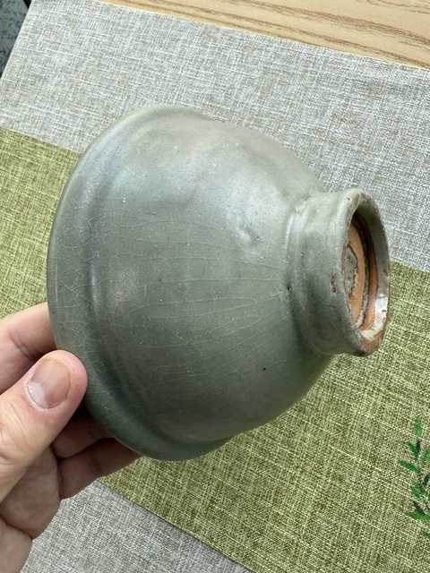 古玩陶瓷龍泉青瓷模印花卉紋碗真品鑒賞圖