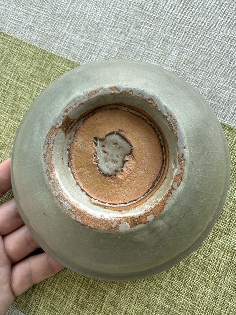 古玩陶瓷龍泉青瓷模印花卉紋碗真品鑒賞圖