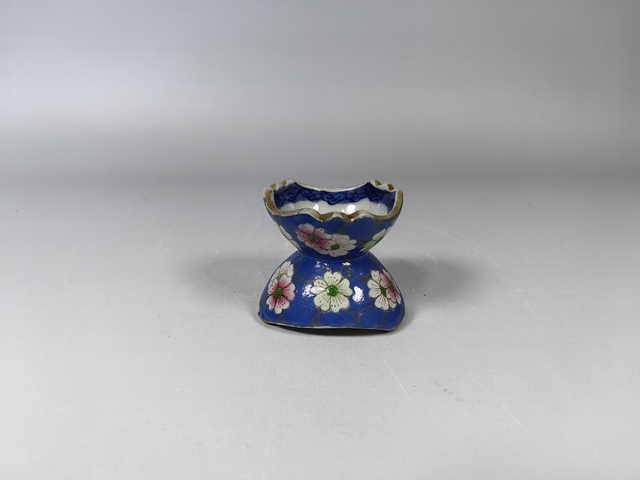 古玩陶瓷嘉慶粉彩花卉紋茶園杯架真品鑒賞圖