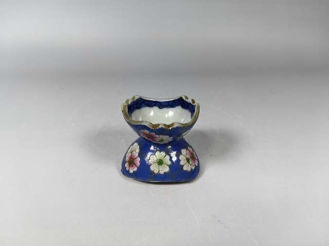 古玩陶瓷嘉慶粉彩花卉紋茶園杯架真品鑒賞圖