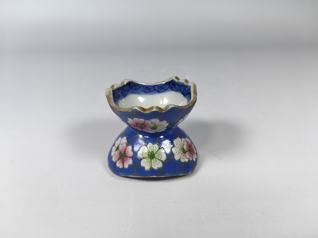 古玩陶瓷嘉慶粉彩花卉紋茶園杯架真品鑒賞圖