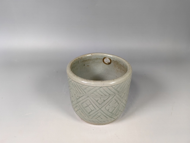 古玩陶瓷清中豆青釉暗刻回紋香爐真品鑒賞圖