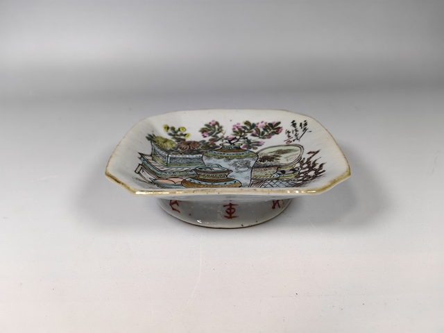 古玩陶瓷晚清方家珍作淺降博古花卉紋供盤真品鑒賞圖