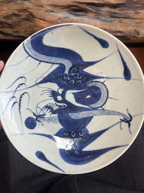 古玩陶瓷青花過(guò)墻龍紋盤(pán)真品鑒賞圖