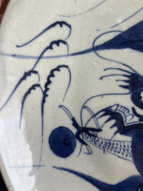 古玩陶瓷青花過(guò)墻龍紋盤(pán)真品鑒賞圖