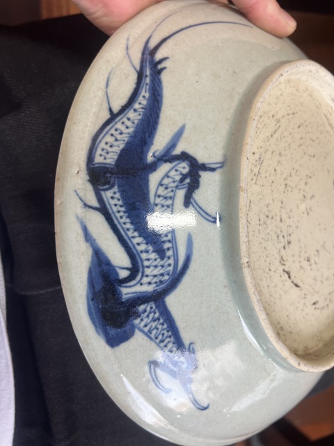 古玩陶瓷青花過(guò)墻龍紋盤(pán)真品鑒賞圖
