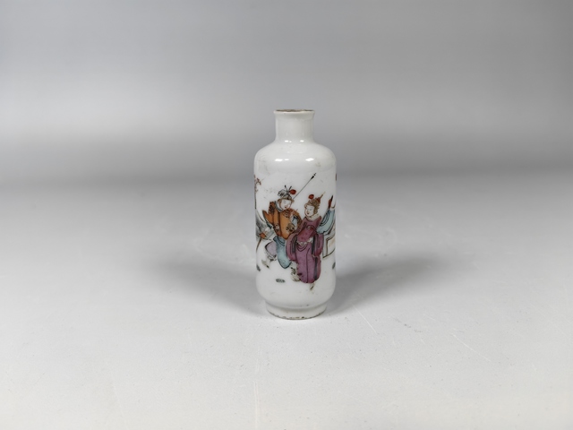 古玩陶瓷晚清刀馬旦人物紋粉彩鼻煙壺真品鑒賞圖