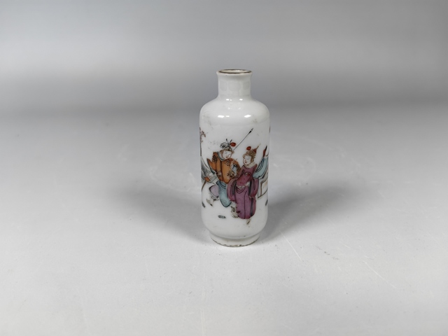 古玩陶瓷晚清刀馬旦人物紋粉彩鼻煙壺真品鑒賞圖