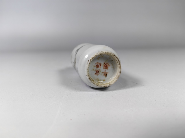 古玩陶瓷晚清刀馬旦人物紋粉彩鼻煙壺真品鑒賞圖