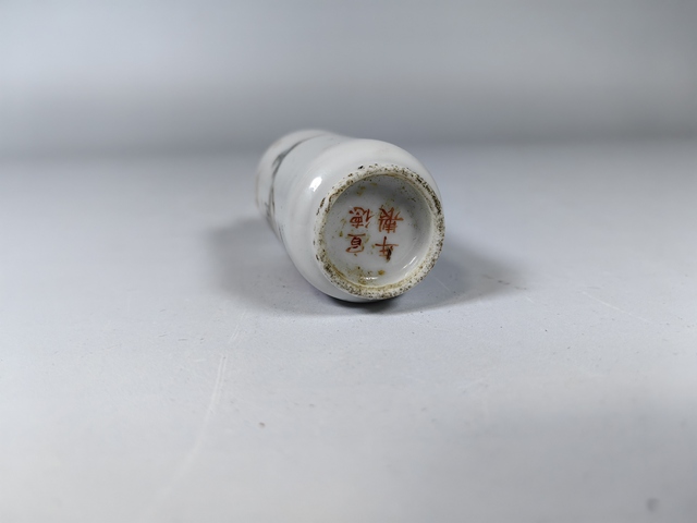 古玩陶瓷晚清刀馬旦人物紋粉彩鼻煙壺真品鑒賞圖