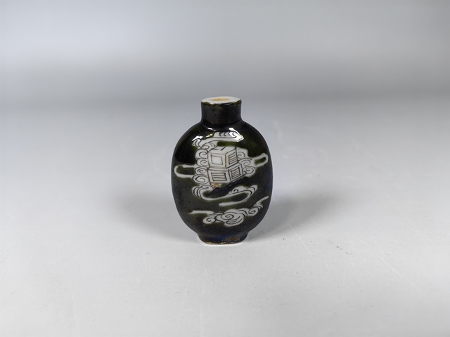 古玩陶瓷晚清墨彩留白呂洞賓人物紋鼻煙壺真品鑒賞圖