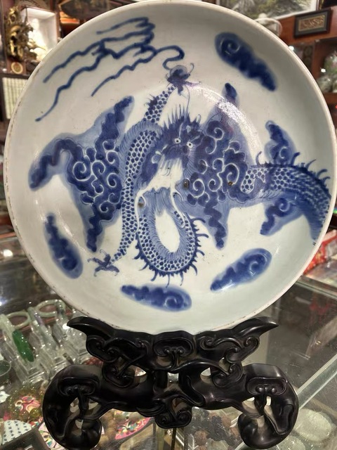 古玩陶瓷青花過墻龍紋盤真品鑒賞圖