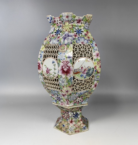 古玩陶瓷晚清民國粉彩百花不落地開窗嬰戲紋宮燈真品鑒賞圖