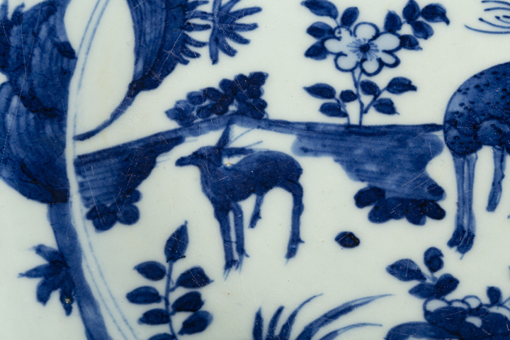 古玩陶瓷明晚·青花松鹿紋大盤真品鑒賞圖