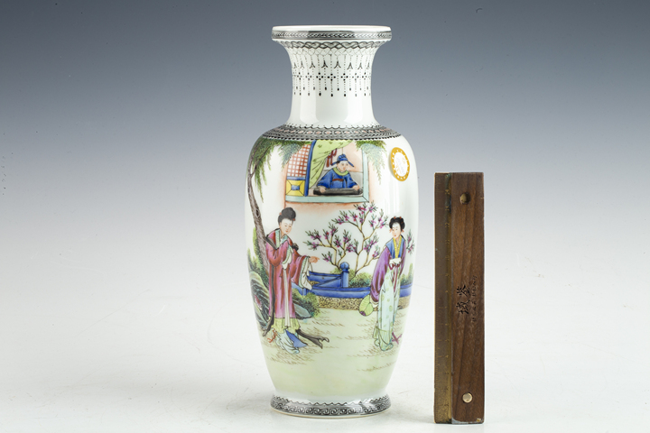 古玩陶瓷民國·粉彩《西廂記》人物詩文瓶真品鑒賞圖