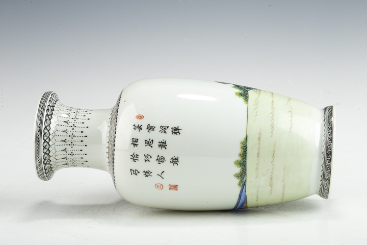 古玩陶瓷民國·粉彩《西廂記》人物詩文瓶真品鑒賞圖