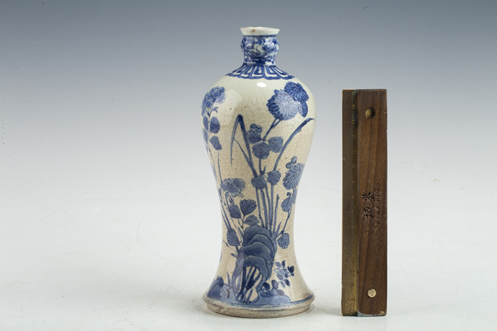 古玩陶瓷清早·青花洞石花卉紋梅瓶真品鑒賞圖