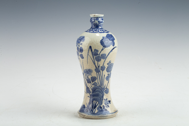 古玩陶瓷清早·青花洞石花卉紋梅瓶真品鑒賞圖