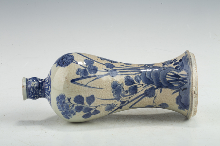 古玩陶瓷清早·青花洞石花卉紋梅瓶真品鑒賞圖