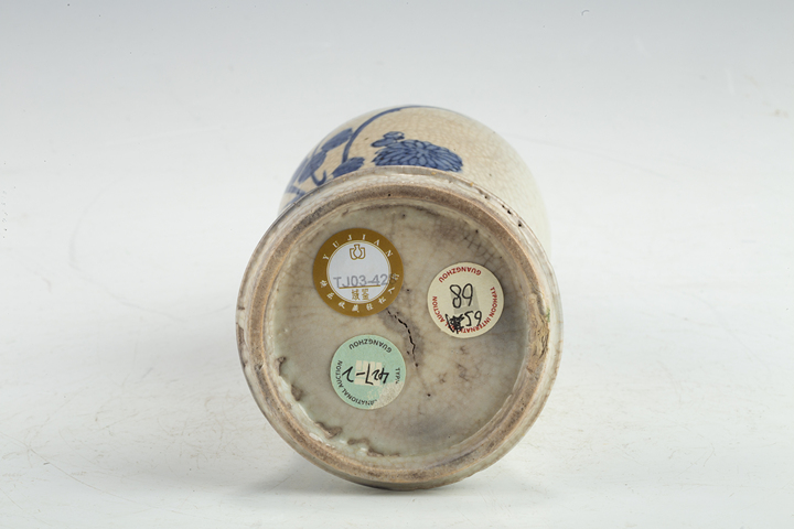 古玩陶瓷清早·青花洞石花卉紋梅瓶真品鑒賞圖