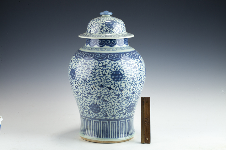 古玩陶瓷清乾隆·青花纏枝花卉紋將軍罐真品鑒賞圖