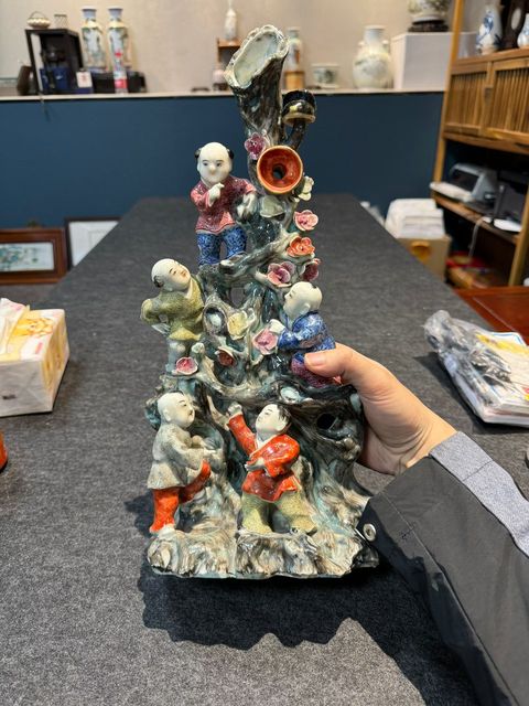 古玩陶瓷童子塑像真品鑒賞圖