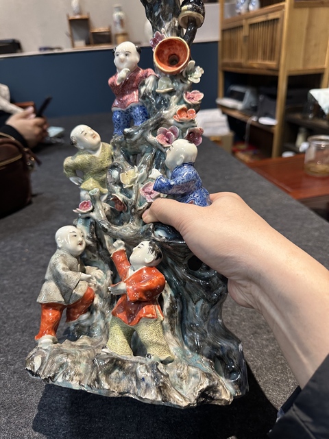 古玩陶瓷童子塑像真品鑒賞圖