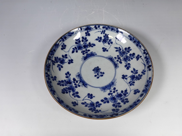 古玩陶瓷清康熙花卉紋青花盤真品鑒賞圖