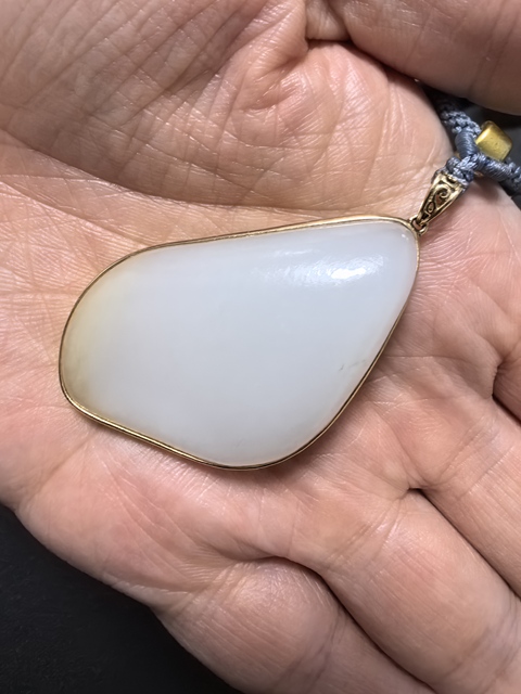 古玩玉器當代和田白玉金鑲玉吊墜真品鑒賞圖