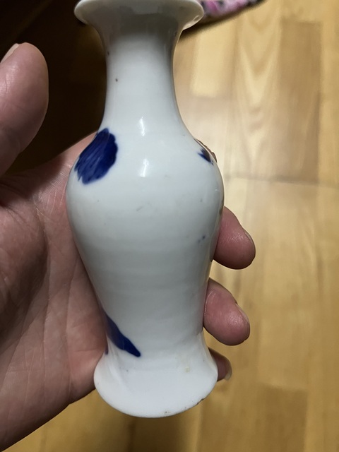 古玩陶瓷人物紋青花撇口瓶真品鑒賞圖