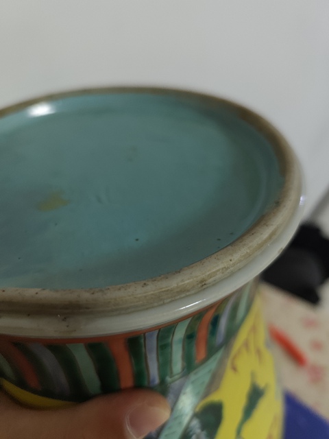 古玩陶瓷黃底五彩洞石火焰瑞獸紋觀音瓶真品鑒賞圖