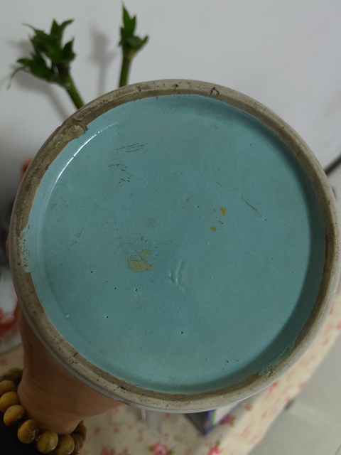 古玩陶瓷黃底五彩洞石火焰瑞獸紋觀音瓶真品鑒賞圖