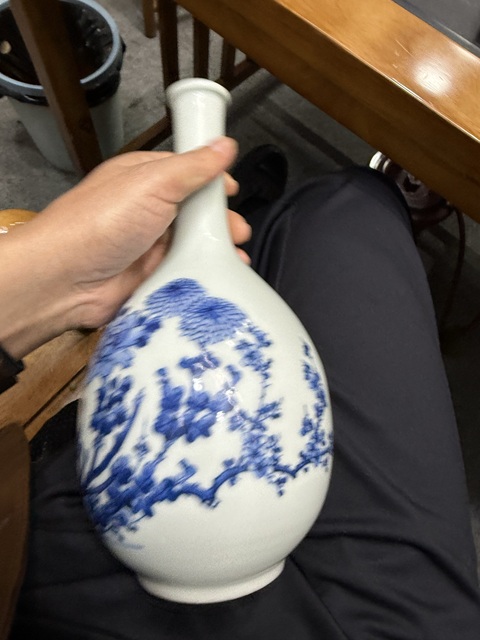 古玩陶瓷青花花卉紋膽瓶真品鑒賞圖