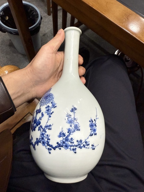 古玩陶瓷青花花卉紋膽瓶真品鑒賞圖