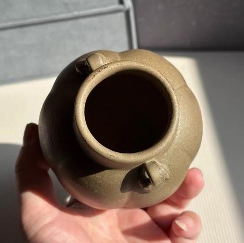 古玩陶瓷越窯系青瓷瓜楞罐真品鑒賞圖